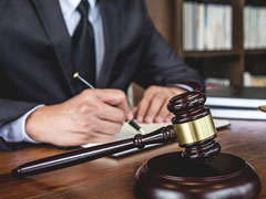 <b>挪用資金罪與挪用公款罪的區(qū)別——上海刑事辯護律師視角</b>